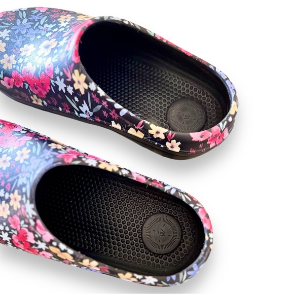 TOTES Waterproof Everywear Bailey Clog in Black Garden Floral - Picture 11 of 16
